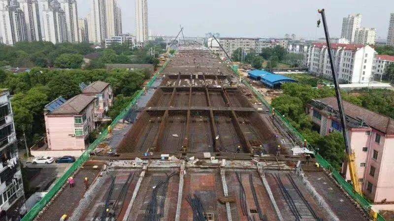 ����һ��ʱ��Ϳ��ƽ�����ٹ�˾һ�ߵ��ж���